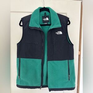 The North Face Denali unisex Black and Green Vest (men’s small or women’s medium